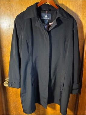 London Fog Classic Short Trench Coat Sz XL Ladies Black Preppy Lined Outerwear